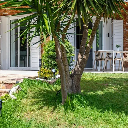 Villa Chic With Pool & Near *