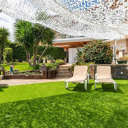 Chic With Pool & Near Villa *
