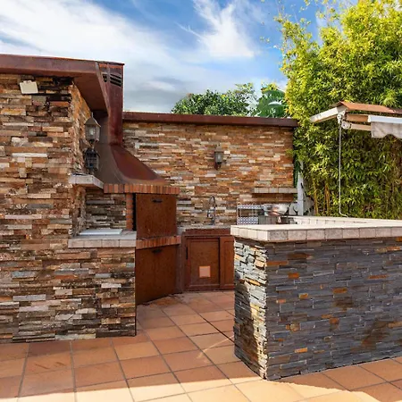 Chic With Pool & Near