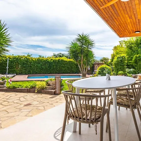 Chic With Pool & Near *